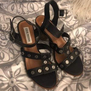 Black Steve Madden size 6 small chunky heel